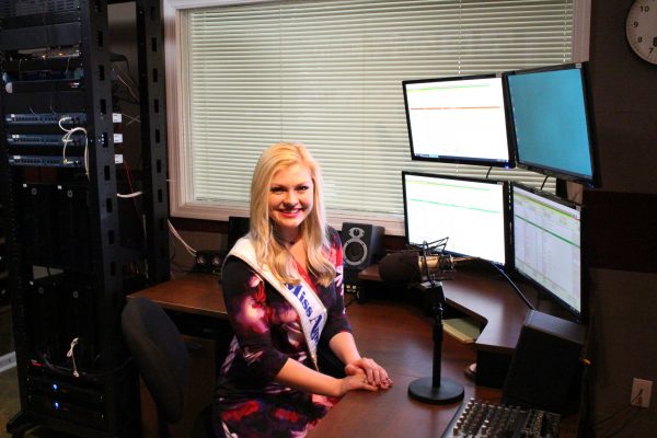 Miss America’s Outstanding Teen, Jessica Baeder, visits Sylacauga