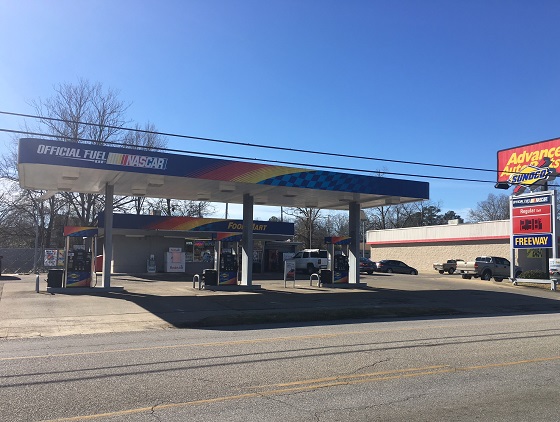 Fort Williams St. gas station robbed early Thursday morning