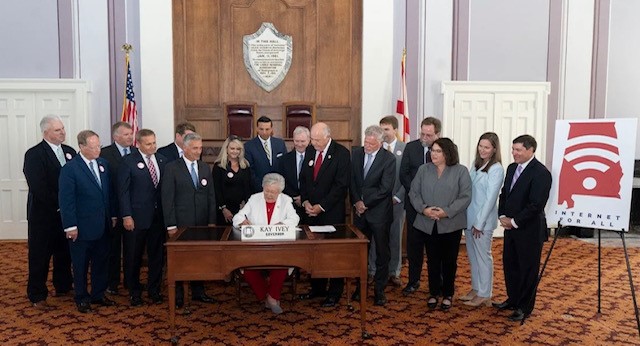 Gov. Ivey signs Connect Alabama Act to drive broadband expansion