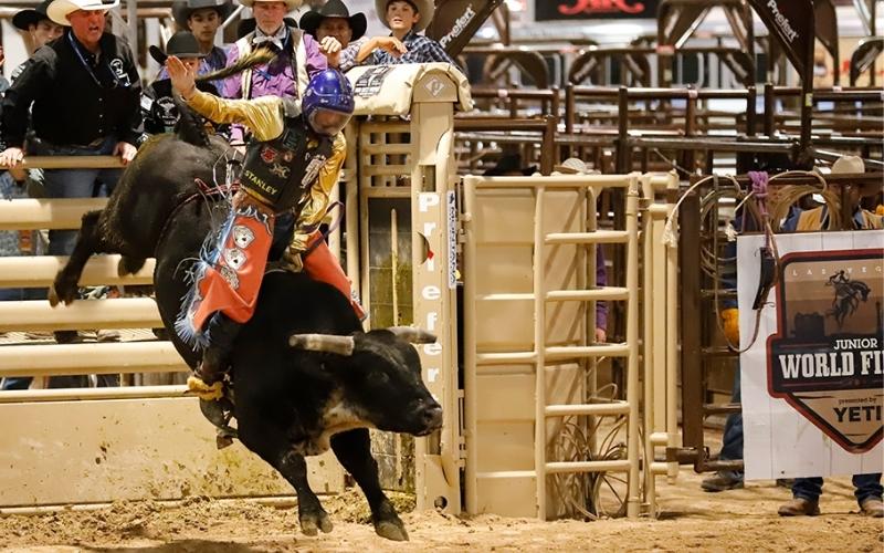 Childersburg teen wins Senior Bareback World Championship