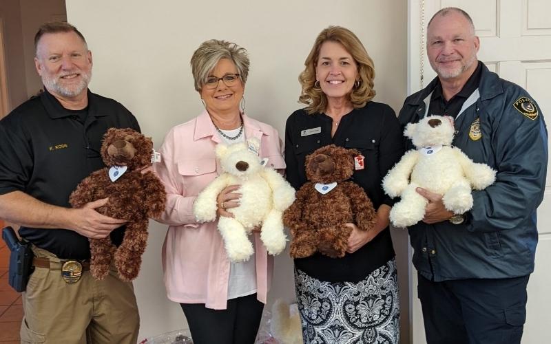 Childersburg Kiwanis Club donates teddy bears to police department