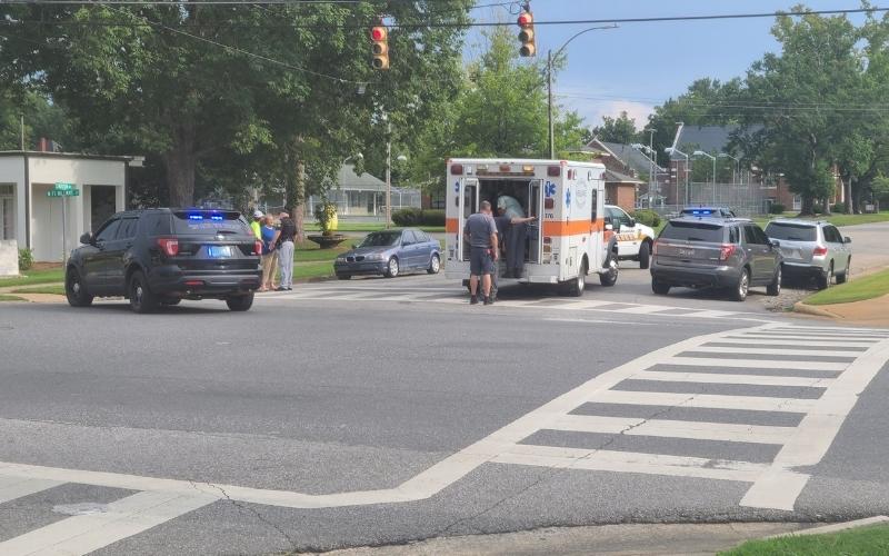 Wreck in downtown Sylacauga leaves two injured