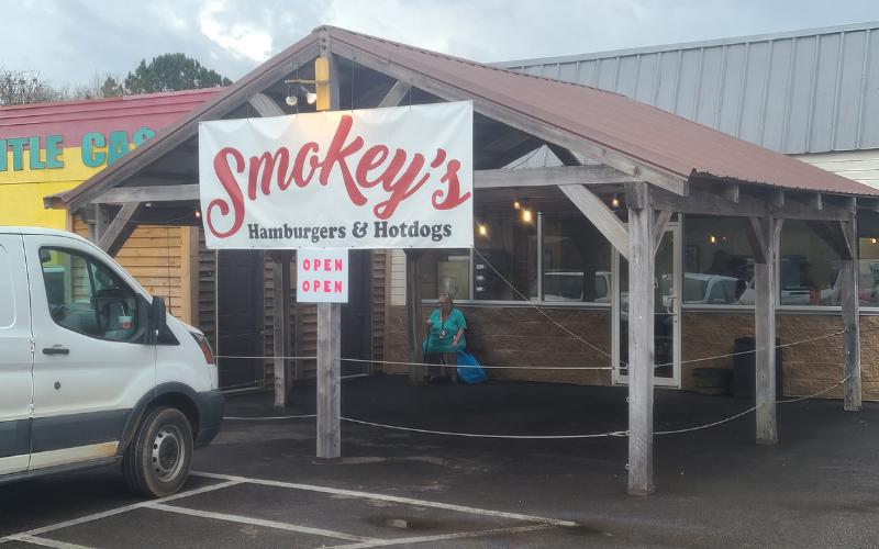 Smokey’s Hamburgers and Hotdogs celebrates opening with sold-out Monday