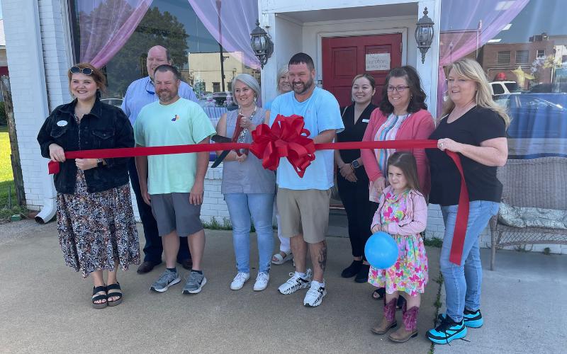 Second-Hand Heaven celebrates grand opening with ribbon-cutting ceremony