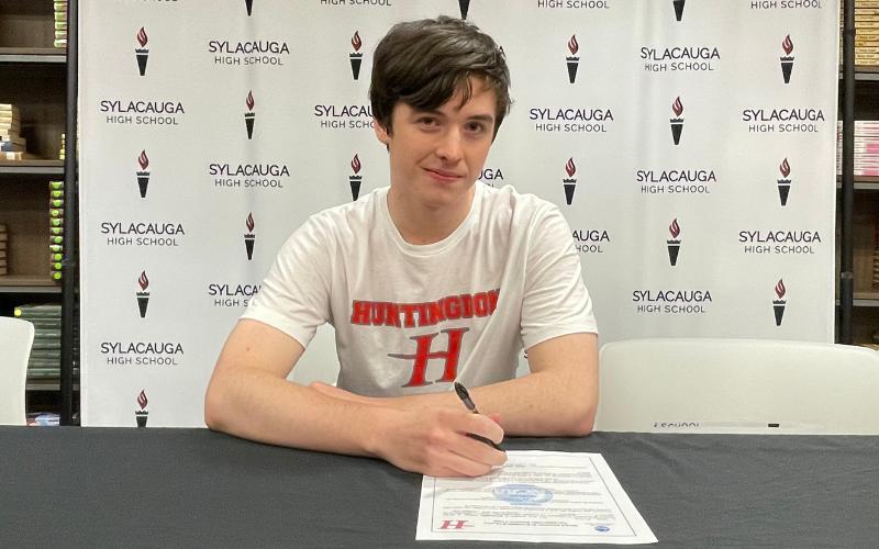 Noah Clifton becomes first-ever SHS student to sign esports scholarship