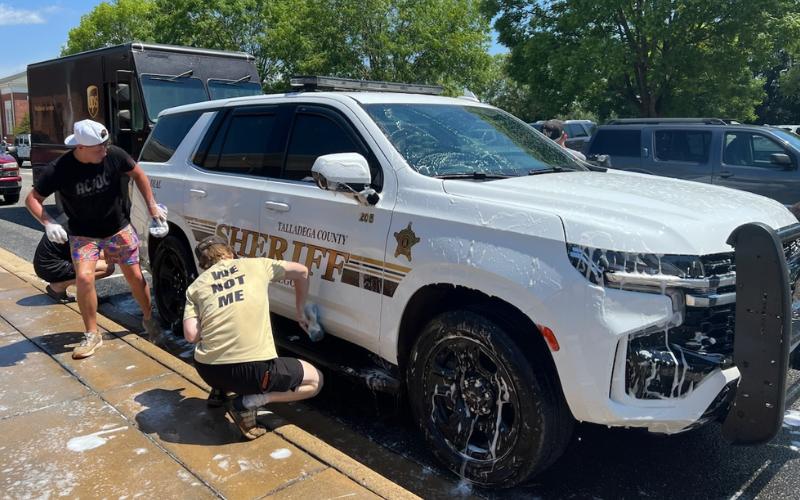 Fayetteville Wolves baseball players show teacher appreciation through car wash