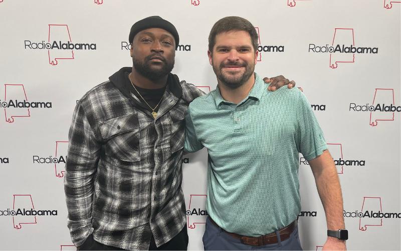 [WATCH] Former Auburn linebacker Eltoro Freeman gives pep talk to B.B. Comer squad before Semifinal game against Reeltown