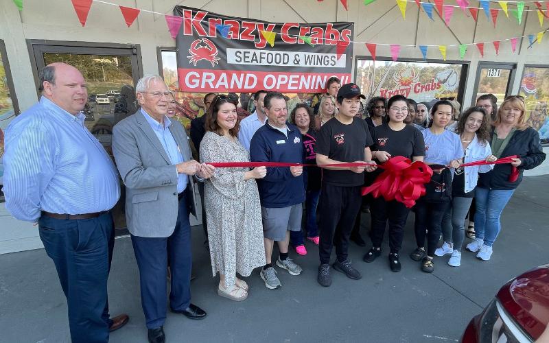 Krazy Crabs Seafood and Wings holds official grand opening with ribbon-cutting ceremony