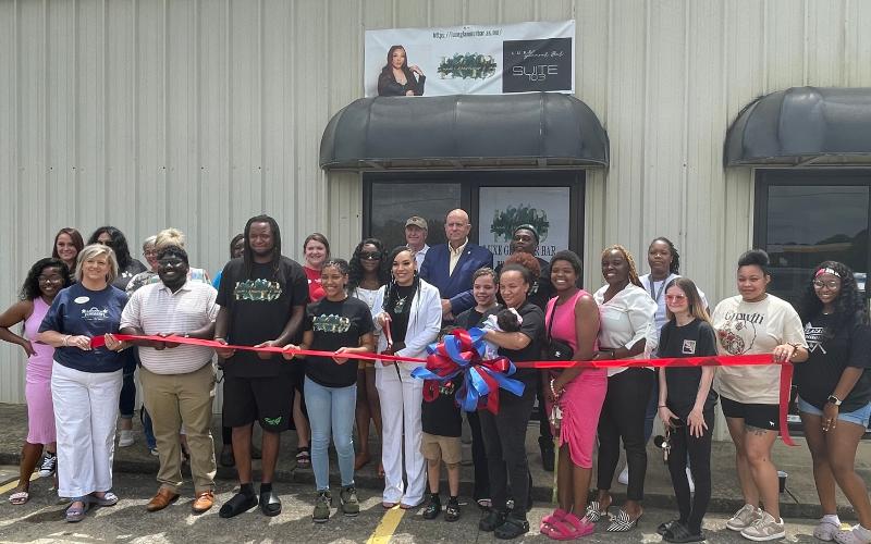 Luxe Glamour Bar opens its doors in Childersburg with first-ever joint ribbon-cutting ceremony