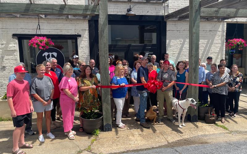 Fed Up Shipping in Sylacauga celebrates grand opening with ribbon-cutting ceremony