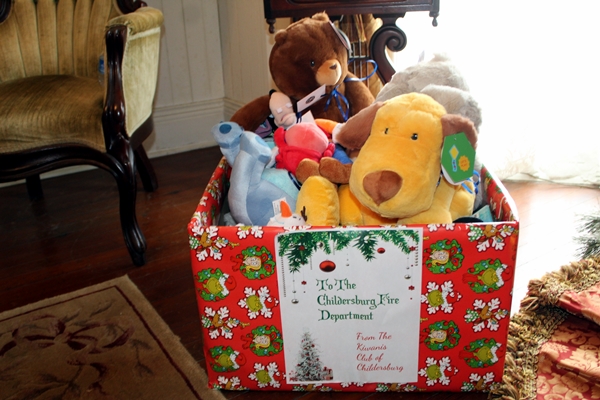 Childersburg Kiwanis Club donates stuffed animals to support children in emergency situations