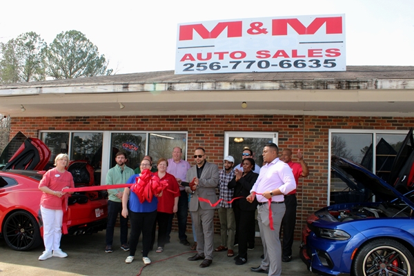 M&M Auto Sales celebrates ten years in business with new location ribbon-cutting ceremony