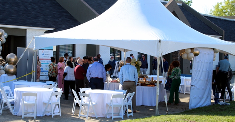 Sylacauga created a fabulous welcome for Dr. Juan Campos’s “Bella at the Valley” to the Marble City