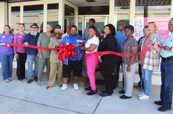 Therapeutic Combinations celebrates grand opening with a ribbon-cutting ceremony