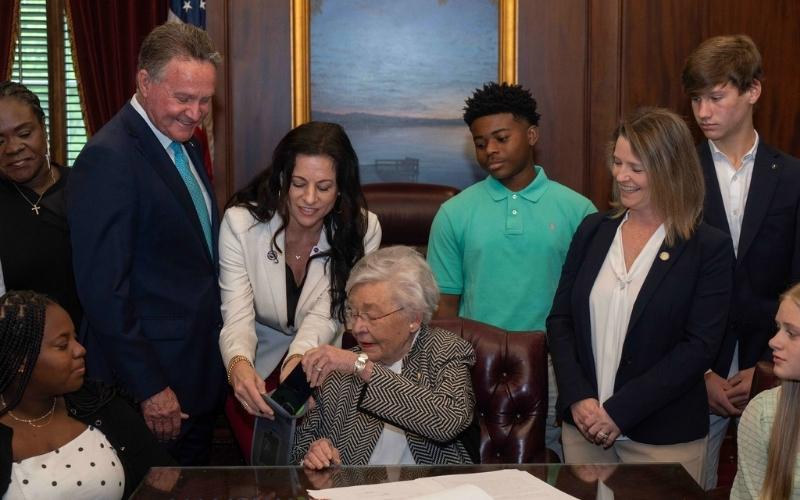 Gov. Ivey signs new law banning student cell phone use in Alabama public schools