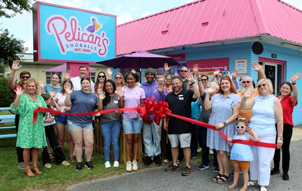Pelican’s SnoBalls celebrated its new Fort Williams location in Sylacauga with a ribbon-cutting ceremony