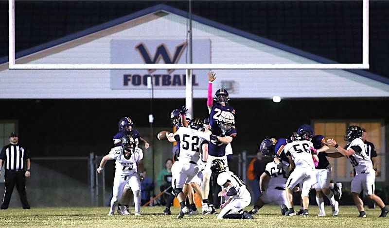 Fayetteville football makes history with comeback win over Woodland